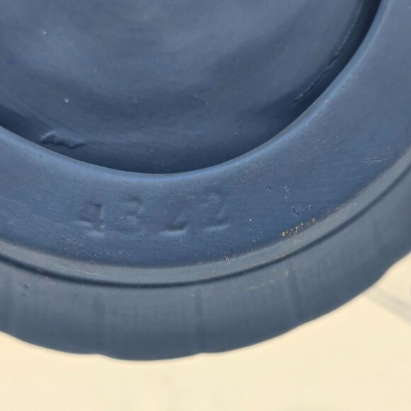 Jasperware Trinket Pin Dish Set of 2 Neoclassical Figures in White Relief - Picture 8 of 9